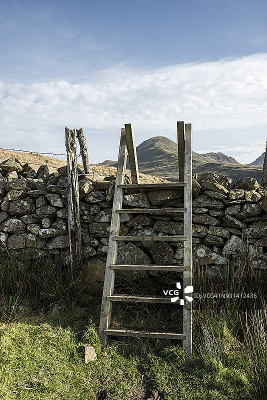 斯诺多尼亚秋季石墙上的阶梯图片素材