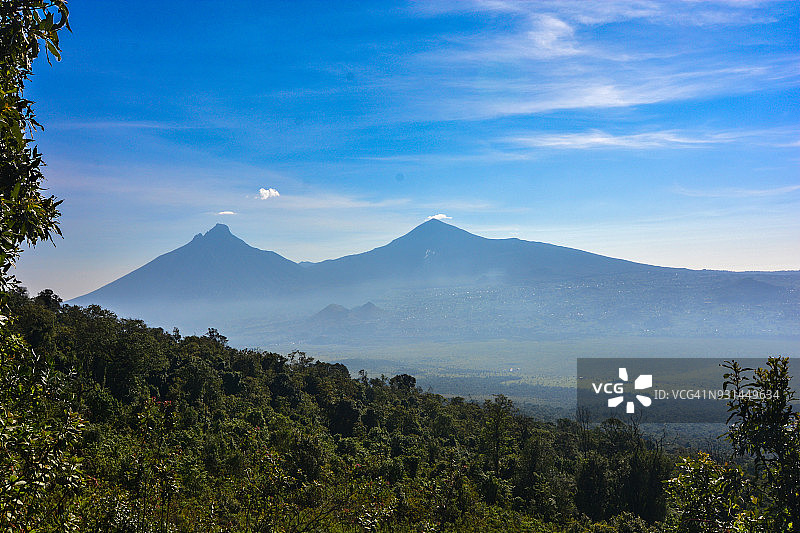米凯诺火山和卡里辛比火山图片素材