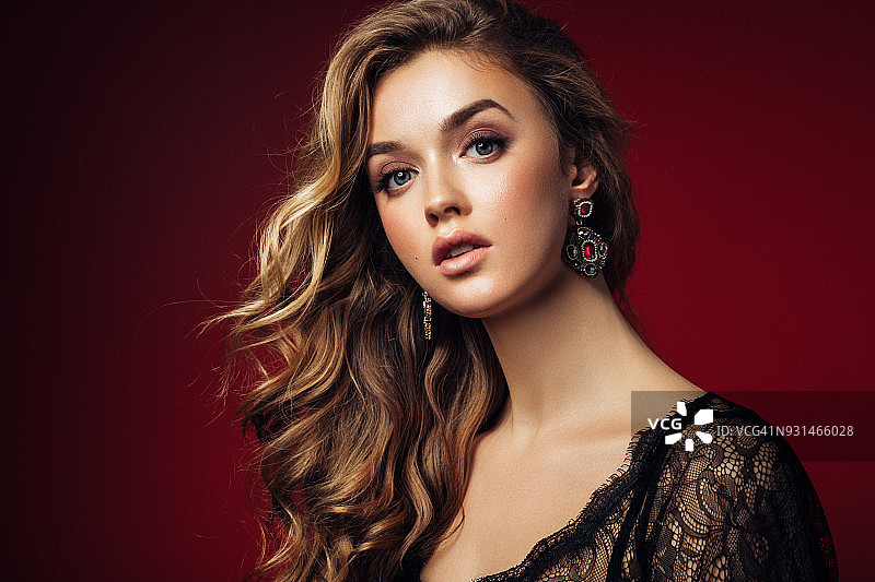 年轻漂亮女子照片图片素材