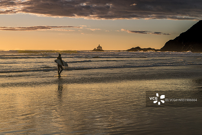 冲浪者侧面轮廓图片素材