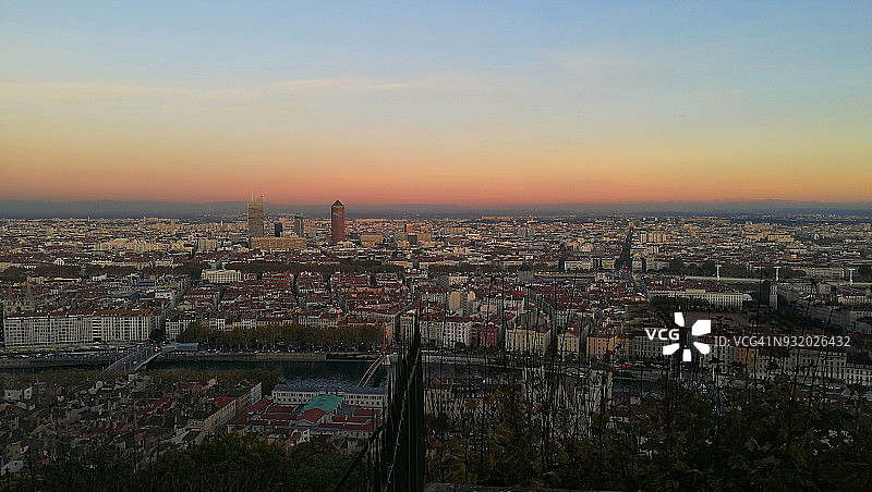 里昂全景与日落图片素材