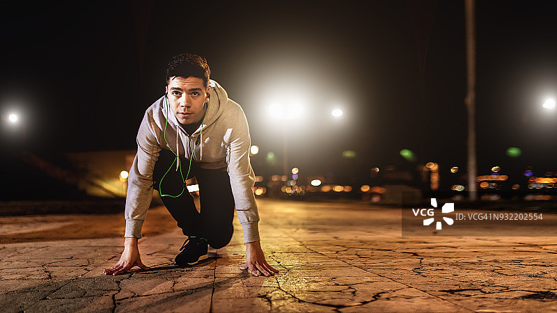 起跑线上的跑步者图片素材