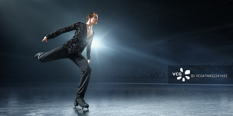 花样滑冰：男子花样滑冰运动员图片素材
