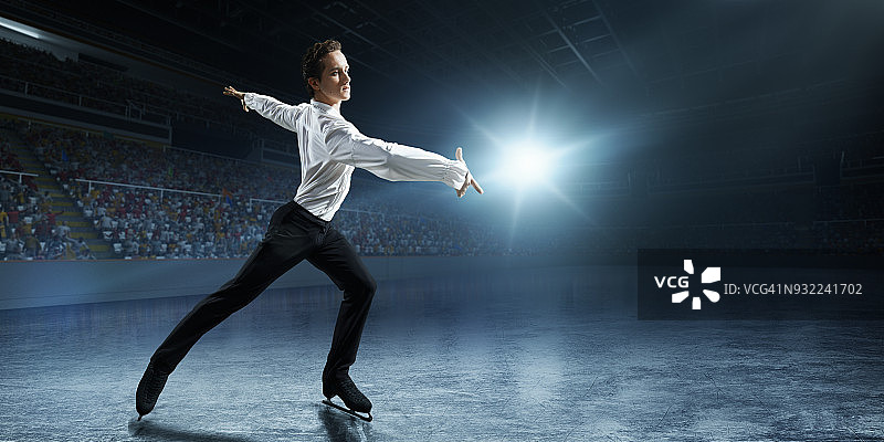 花样滑冰：男子花样滑冰运动员图片素材