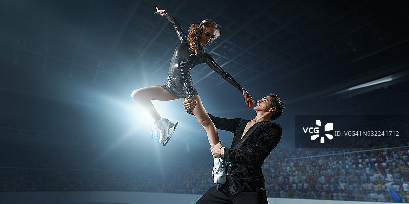 花样滑冰，冰上滑冰运动员情侣图片素材