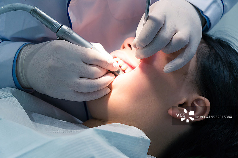 牙医检查病人图片素材