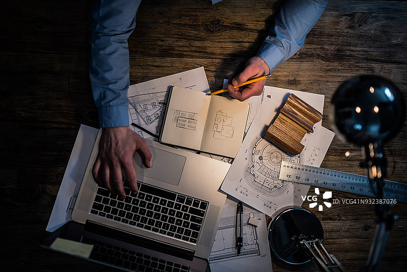 建筑师从事下一个大型项目图片素材