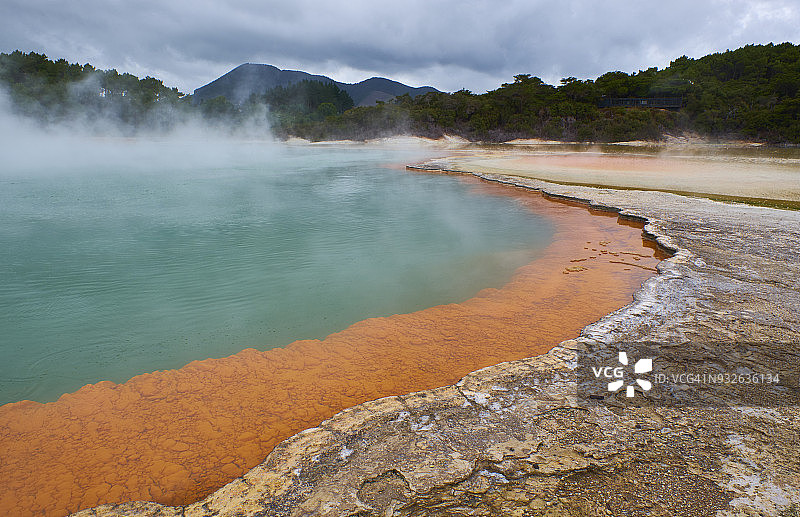新西兰北岛怀奥塔普香槟池图片素材