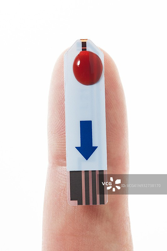 葡萄糖试纸上的血样图片素材