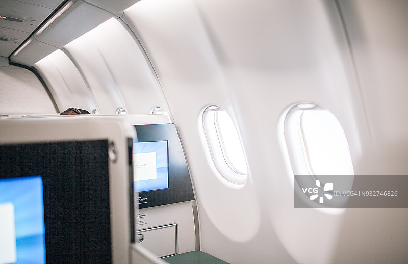 飞机商务舱的机上娱乐电视屏幕图片素材