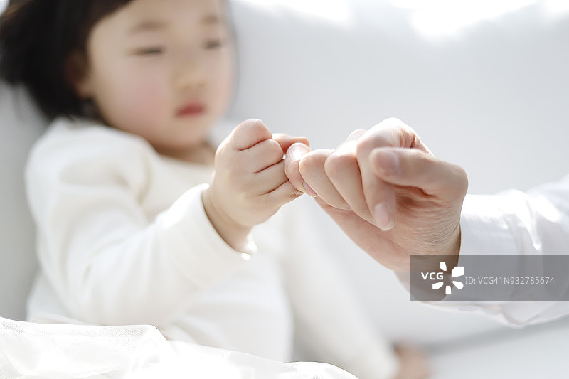 母子拉钩图片素材