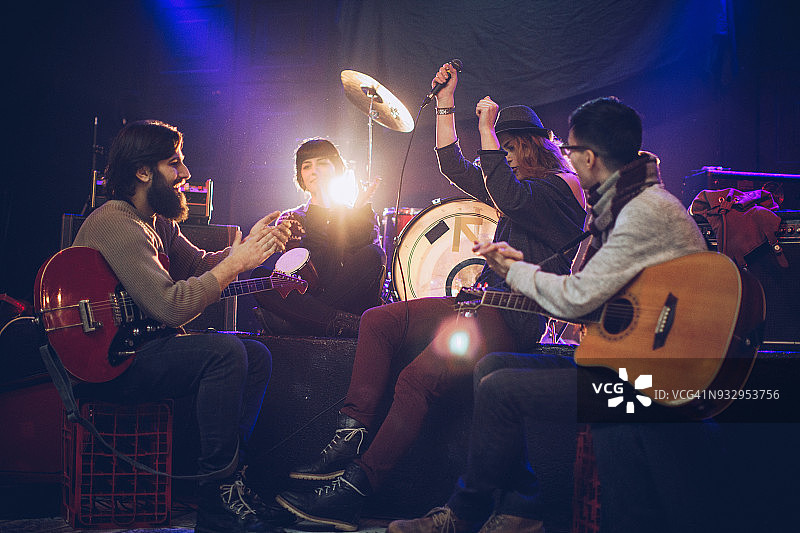 年轻的摇滚乐队图片素材
