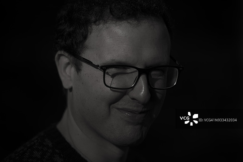 戴眼镜的男人图片素材