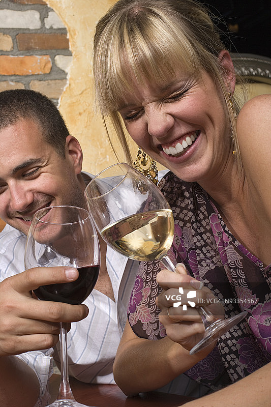 开怀大笑的夫妇图片素材