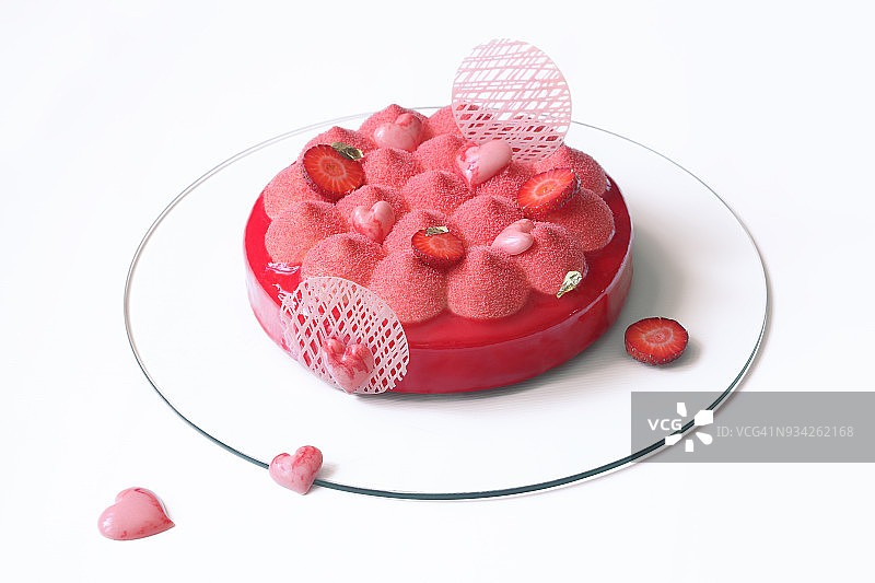 现代草莓慕斯蛋糕图片素材