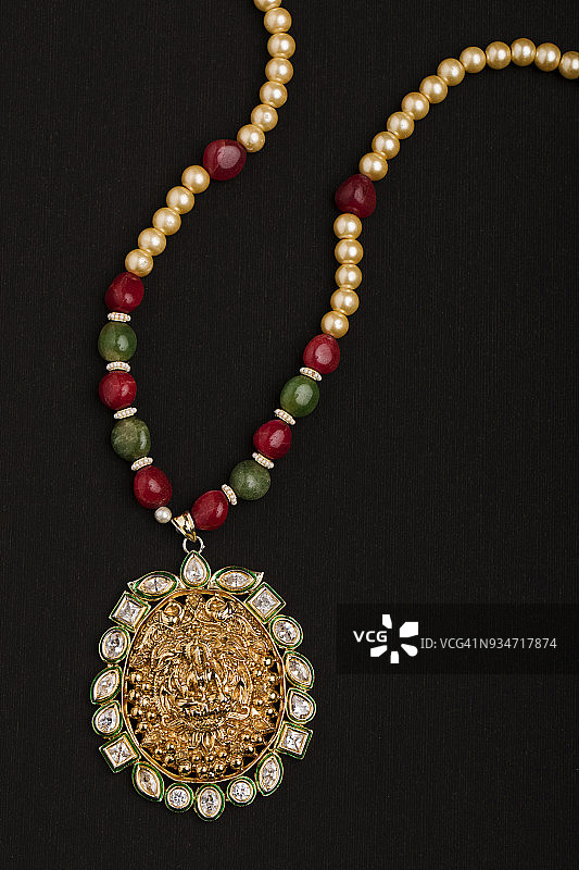 印度传统黄金项链图片素材