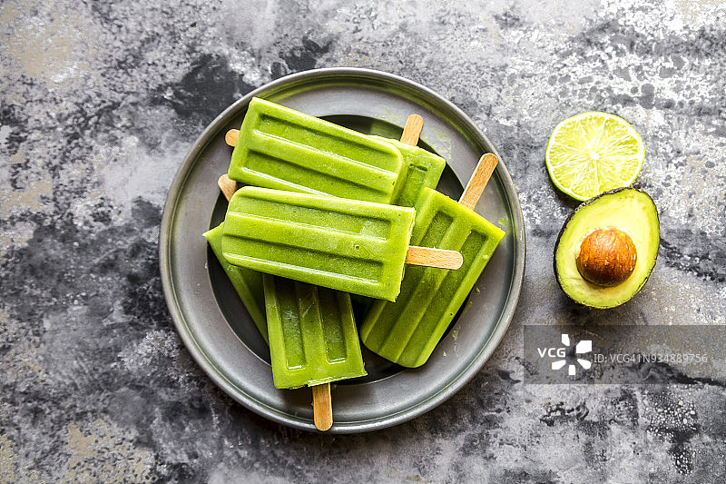 一碗牛油果青柠冰棒图片素材