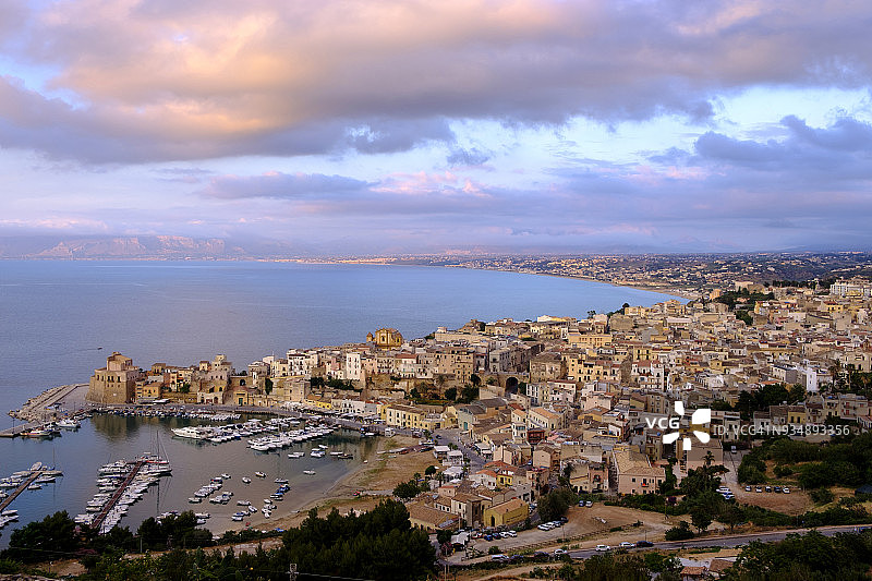 意大利西西里特拉帕尼海湾城堡的傍晚图片素材