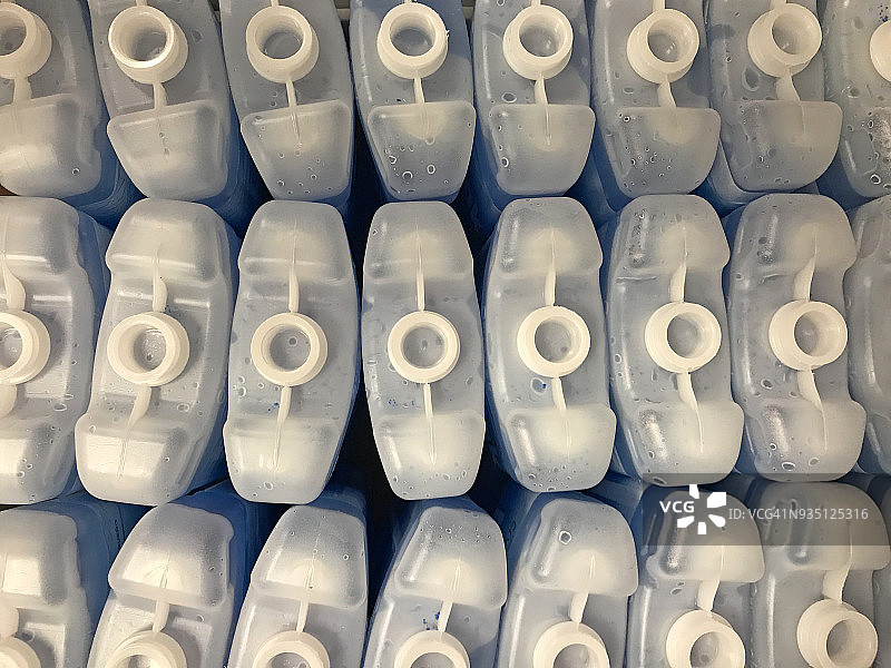 俯视一排可重复使用冰袋图片素材