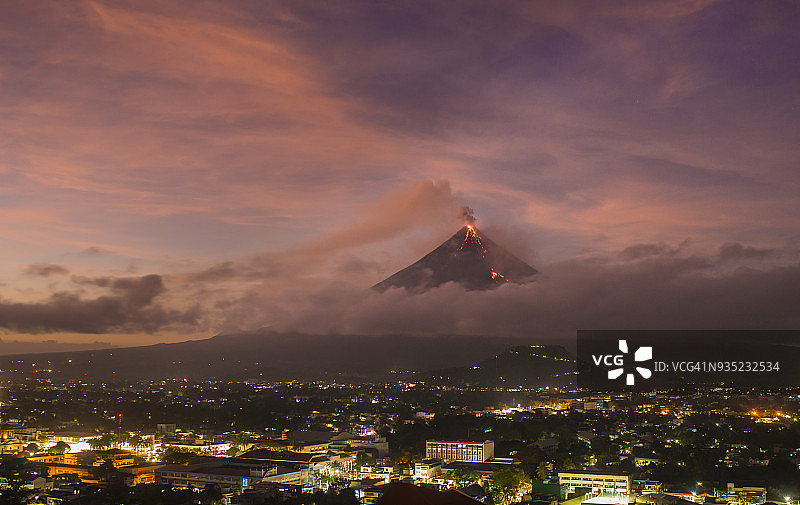 马荣火山喷发图片素材