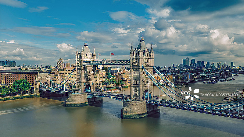 英国伦敦塔桥航拍视角图片素材