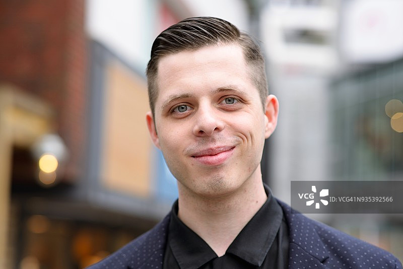 自信的年轻男人图片素材