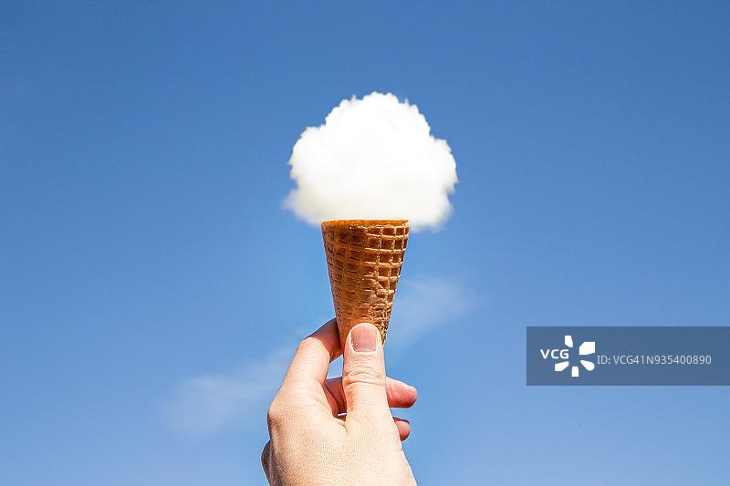 云朵冰淇淋图片素材