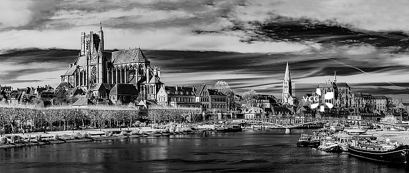 法国欧塞尔的红外景观全景图图片素材