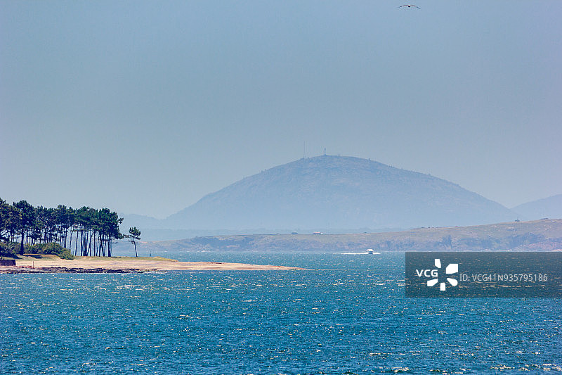 乌拉圭埃斯特角港口眺望戈里蒂岛和面包山图片素材