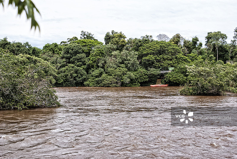阴天下的伊瓜苏河图片素材