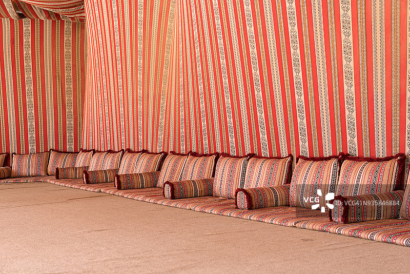 阿联酋阿布扎比阿拉伯帐篷内部图片素材