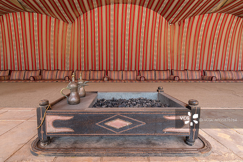 阿联酋阿布扎比阿拉伯帐篷内部图片素材