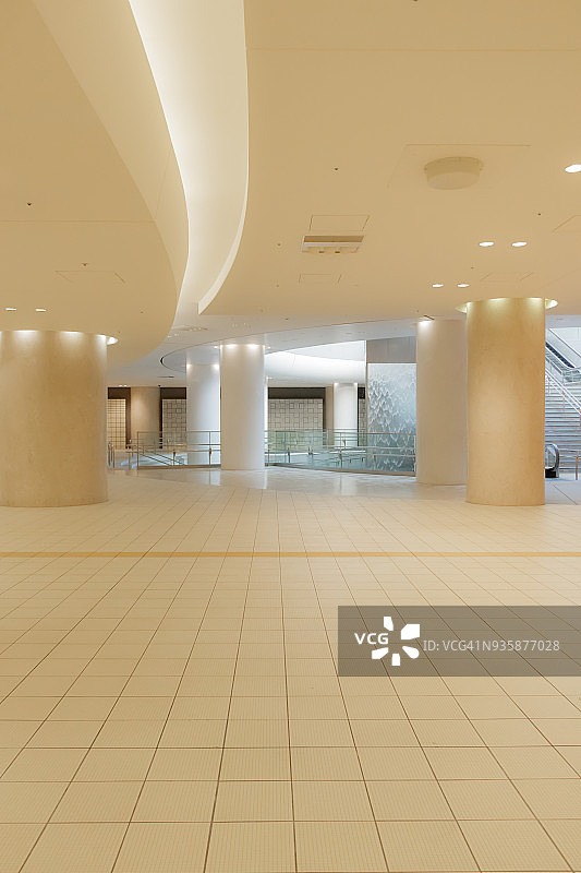 没有人的地下空间图片素材