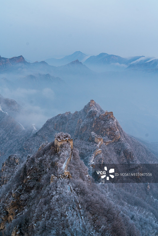 雾中的长城图片素材