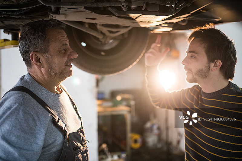 汽车出问题了图片素材