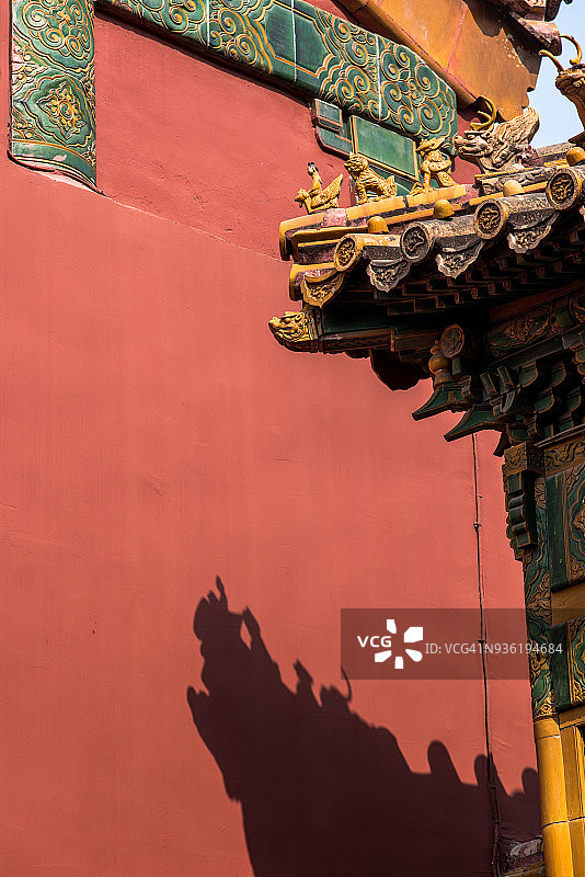 阳光明媚的北京故宫古建筑墙壁图片素材