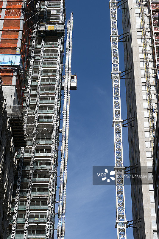 曼哈顿中城的建筑电梯和脚手架图片素材