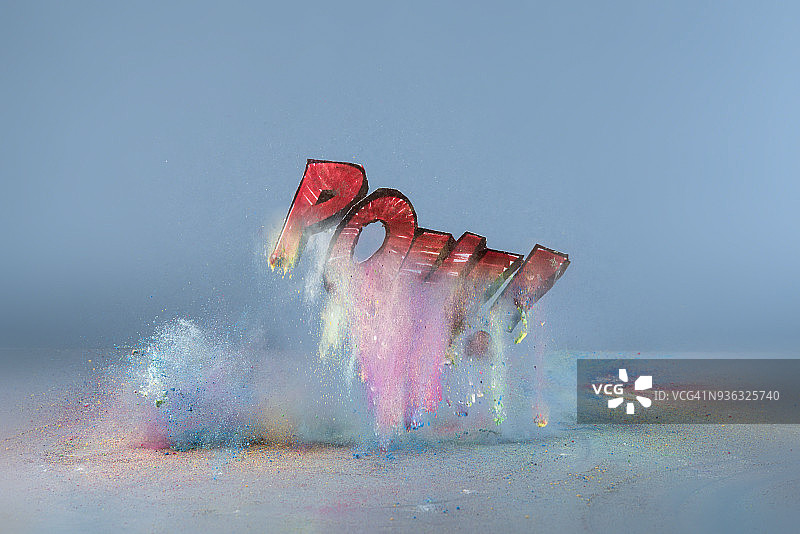 带有Pow!字样的丙烯颜料爆炸图片素材