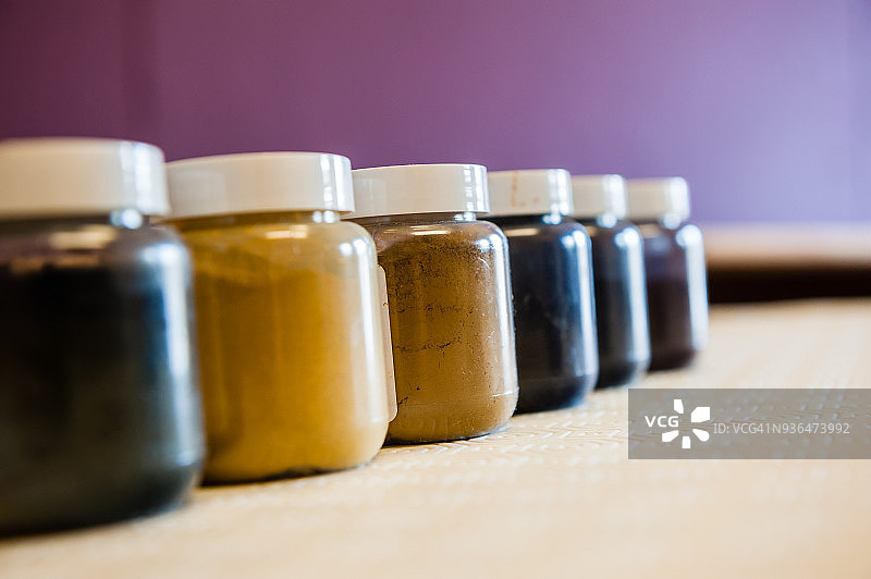 木材着色粉罐图片素材