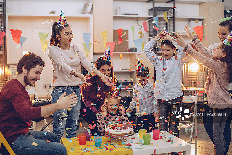 快乐儿童生日派对图片素材