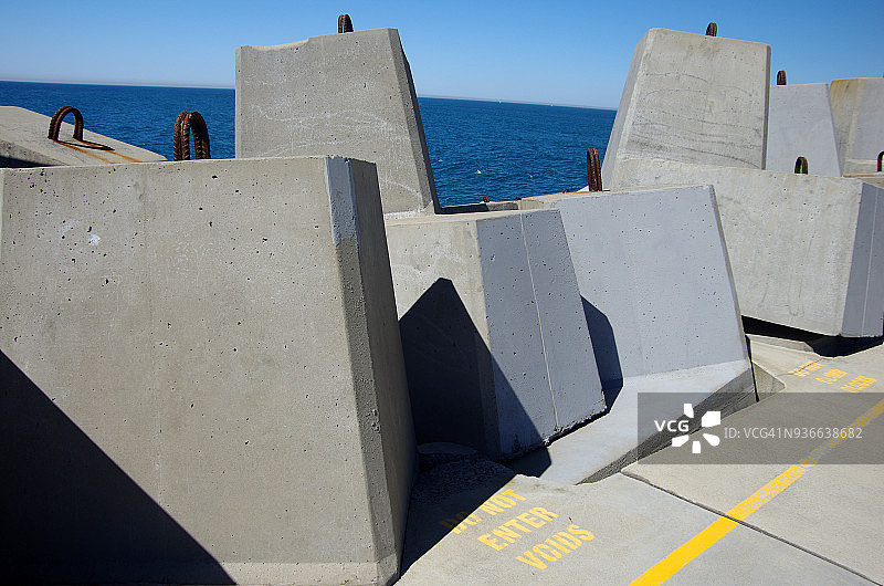 澳大利亚新南威尔士州科夫斯港的科兰比拉角防波堤（又称南防波堤）图片素材