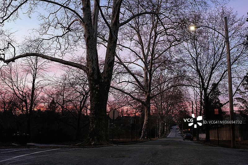 宾夕法尼亚州西切斯特镇黄昏景色图片素材
