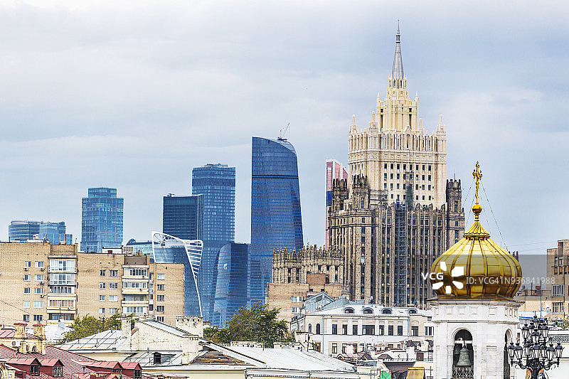 金色洋葱顶：俄罗斯外交部与莫斯科国际商务中心图片素材