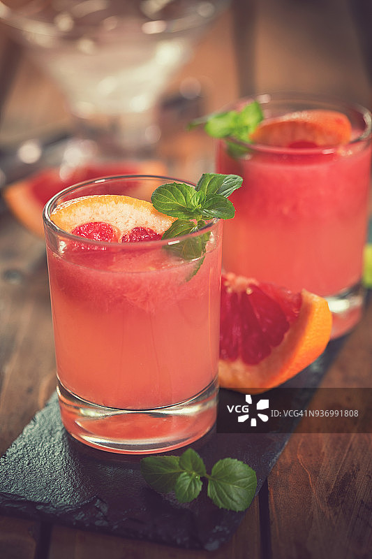 新鲜葡萄柚龙舌兰帕洛玛鸡尾酒图片素材