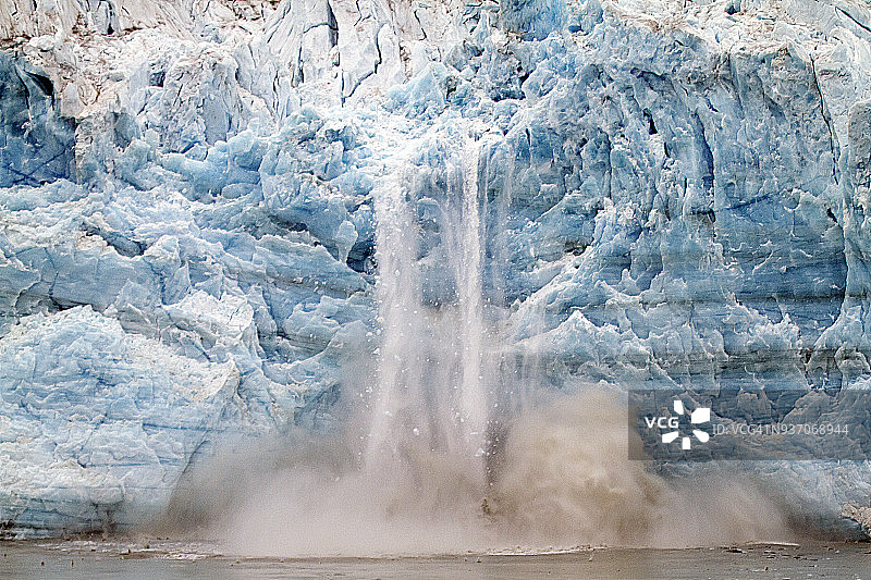 哈伯德冰川上的冰块图片素材