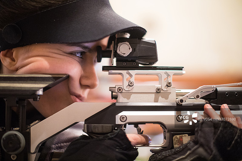 严肃的表情图片素材