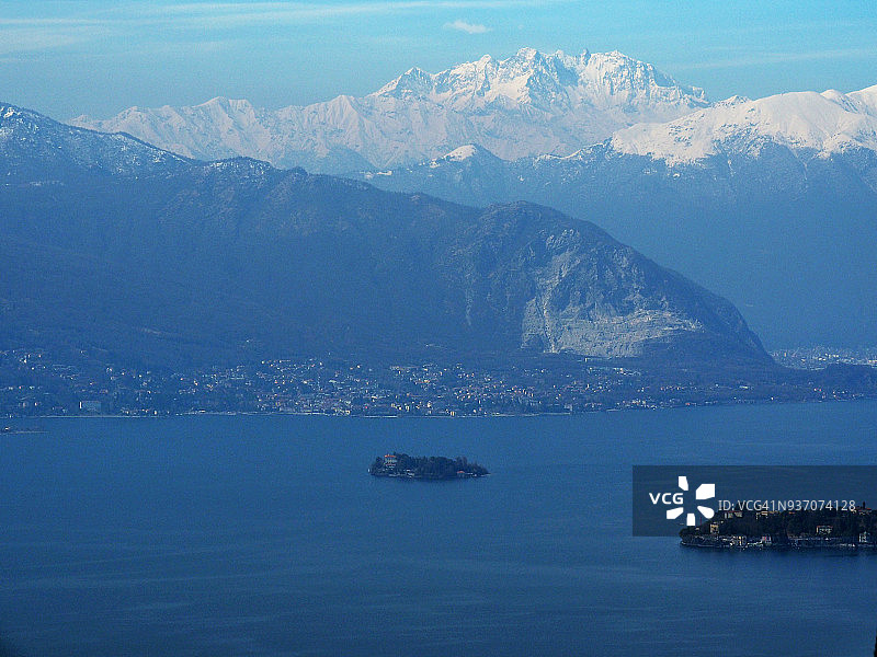 从萨索德尔费罗山看罗莎峰图片素材