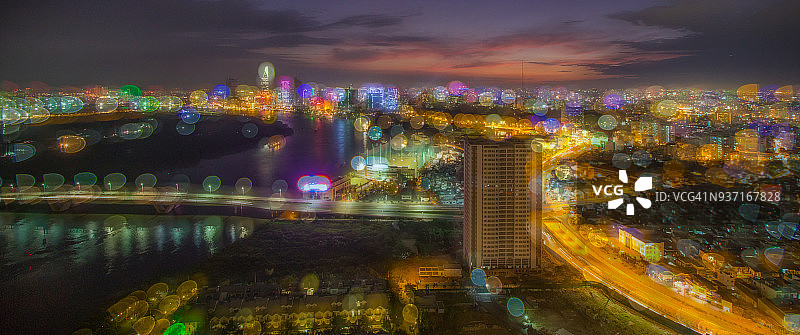 鸟瞰图胡志明市，越南。在越南胡志明市，沿着河流的美丽摩天大楼使城市的发展更加顺利。图片素材