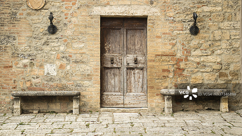 意大利托斯卡纳卢奇尼亚诺达索的门口图片素材