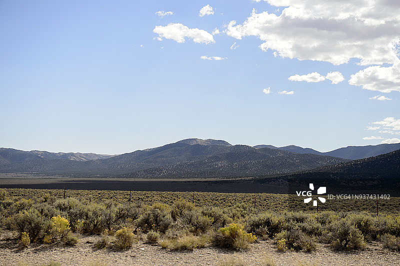 内华达州西温多弗附近的乡村景色和80号州际公路，美国图片素材